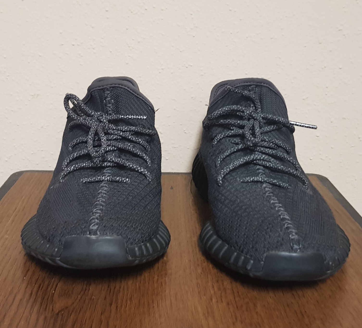 adidas yeezy boost 350 v2, black non reflective, men size 11, preowned. adidas yeezy boost 350 v2, black non reflective, men size 11, preowned.