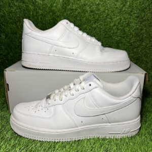 size 8.5 nike air force 1 '07 low triple white