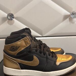 nike air jordan 1 retro high og black metallic gold 10