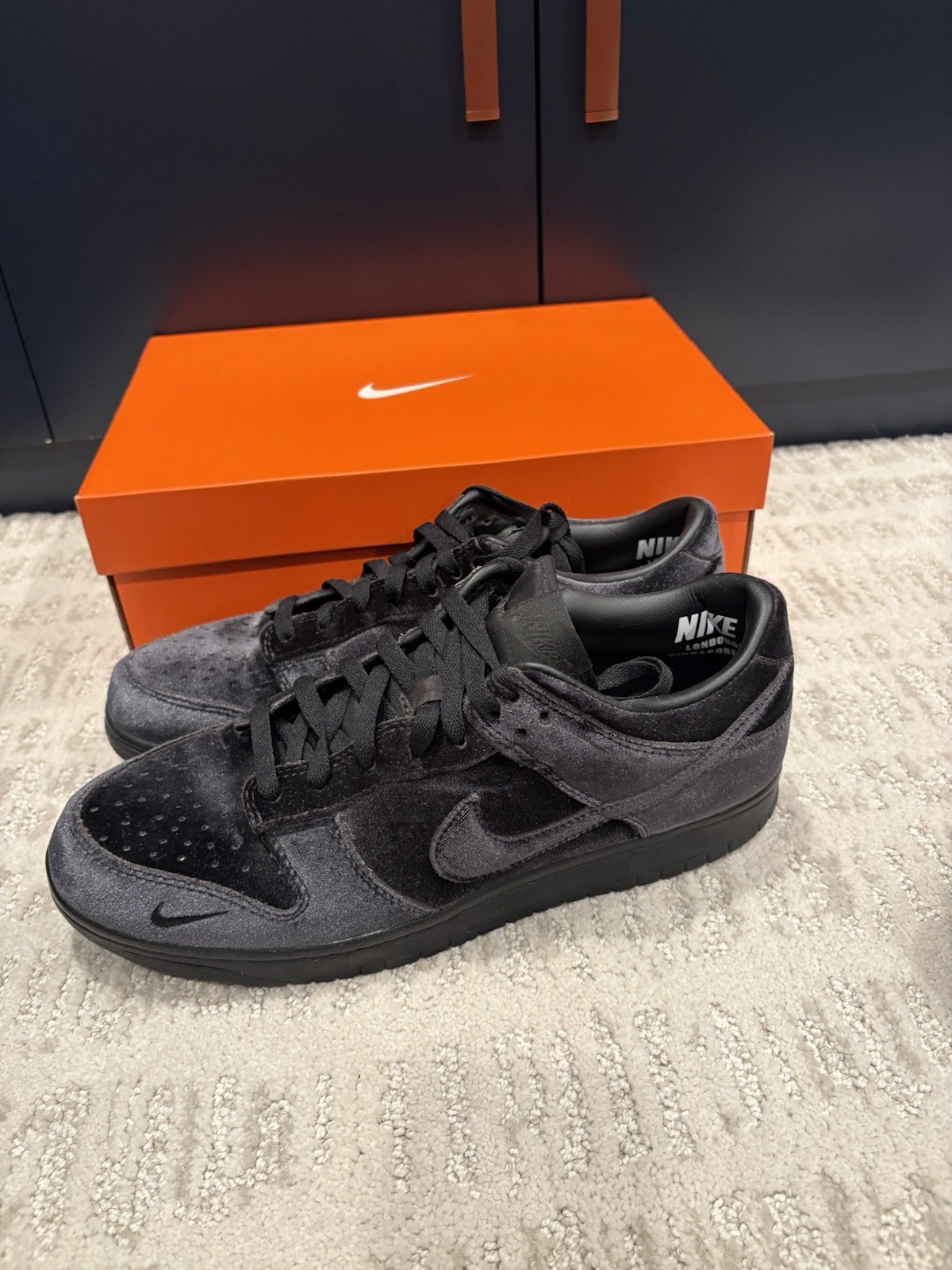used nike dunk low dover street market black velvet size 11 used nike dunk low dover street market black velvet size 11