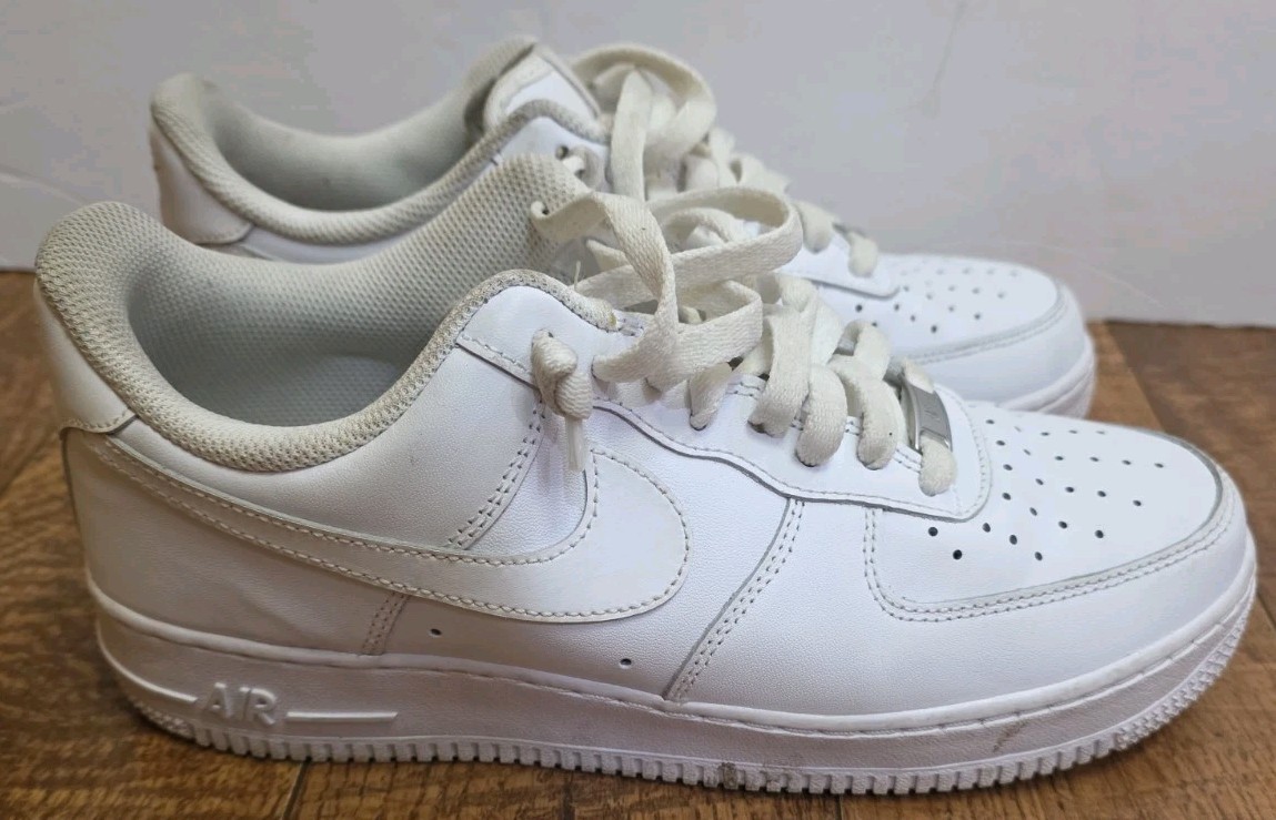 nike air force 1 '07 low triple white men's white cw2288 111 size 8.5m nike air force 1 '07 low triple white men's white cw2288 111 size 8.5m