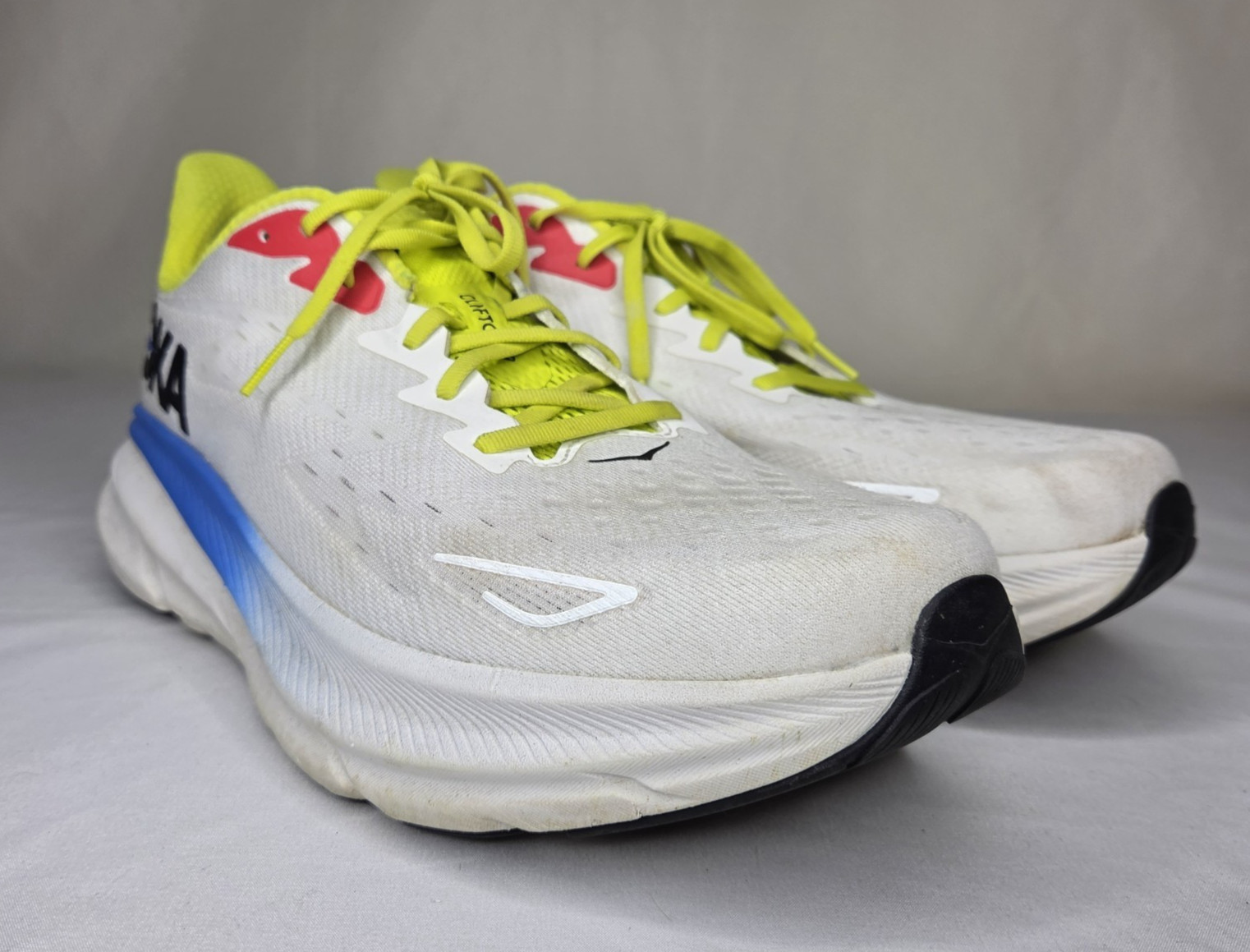 hoka clifton 9 mens size 14d 1127895 bvr f27224e white blue yellow running shoe hoka clifton 9 mens size 14d 1127895 bvr f27224e white blue yellow running shoe