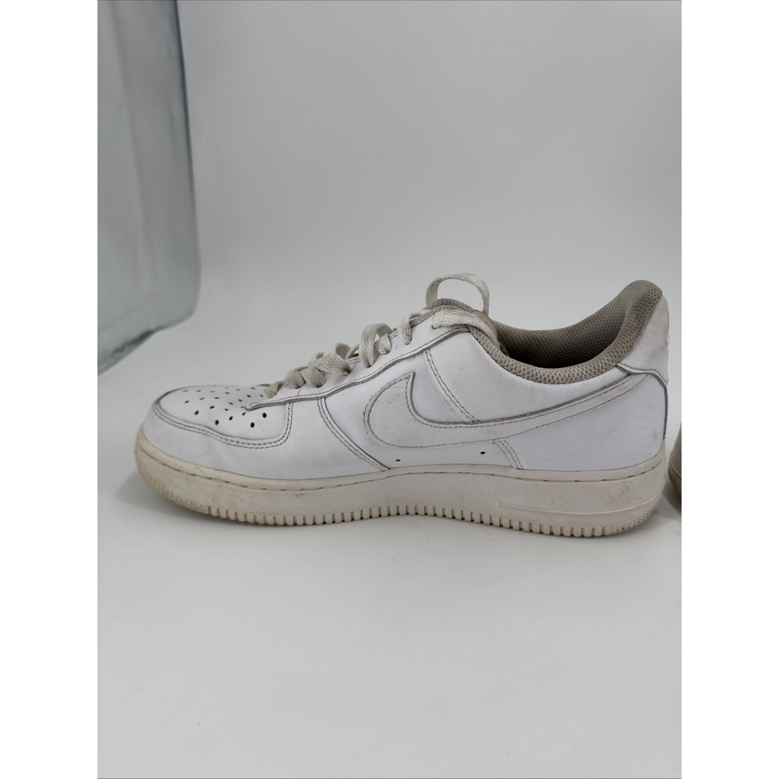nike air force 1 "07" triple white leather cw2288 111 men size 8.5 nike air force 1 "07" triple white leather cw2288 111 men size 8.5