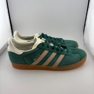 worn adidas gazelle wonder beige collegiate green (gs) if7157 size 7y no box
