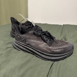 size 10.5d hoka one one hoka clifton 9 triple black