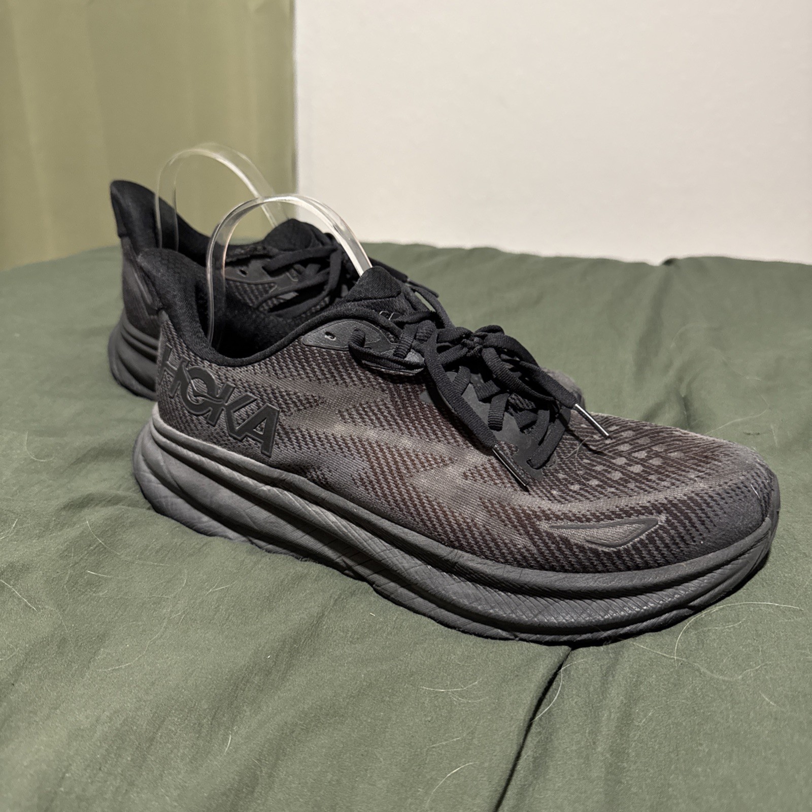 size 10.5d hoka one one hoka clifton 9 triple black size 10.5d hoka one one hoka clifton 9 triple black