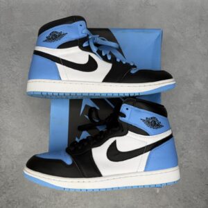 size 11m/12.5w jordan 1 retro high og unc toe *pre owned* size 11 dz5485 400 p