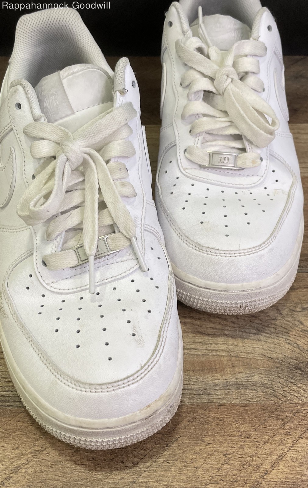 nike air force 1 07 low triple white sneakers size 10 nike air force 1 07 low triple white sneakers size 10