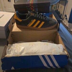 adidas men's manchester united gazelle size 9.5