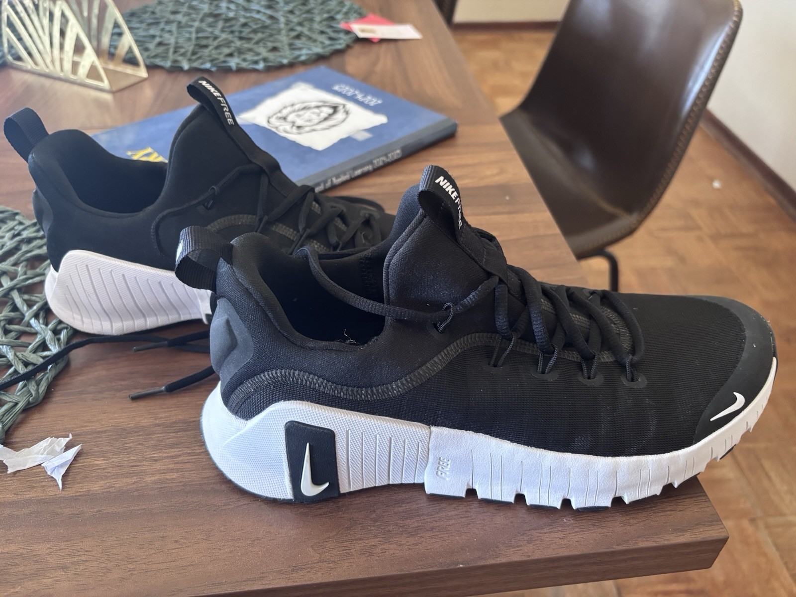 nike free metcon men's size 9 white/black nike free metcon men's size 9 white/black