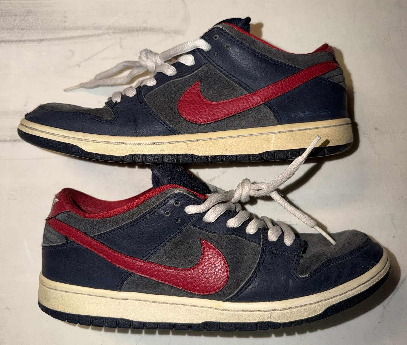 nike sb dunk low pro dark obsidian gym red used size 9.5 men 11 wmn 304292 461 nike sb dunk low pro dark obsidian gym red used size 9.5 men 11 wmn 304292 461