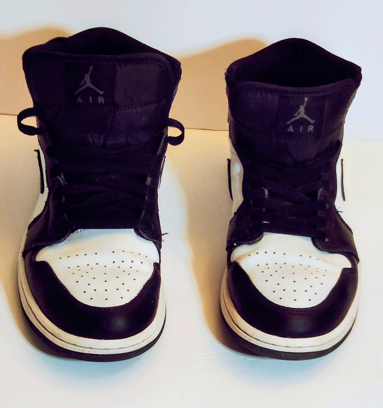 men's size 9.5 jordan 1 retro og high black and grey men's size 9.5 jordan 1 retro og high black and grey