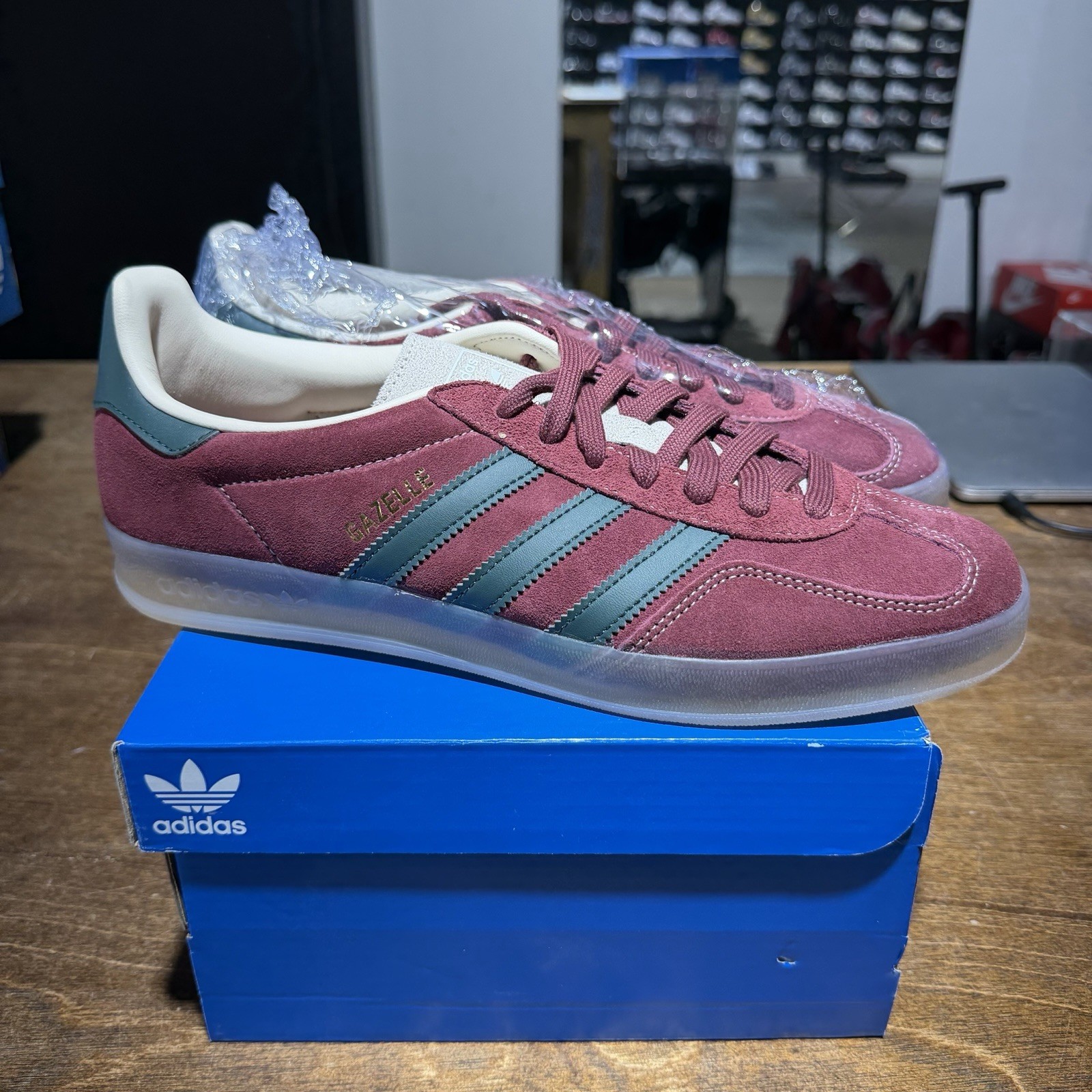 size 10.5 adidas gazelle indoor shadow red green size 10.5 adidas gazelle indoor shadow red green