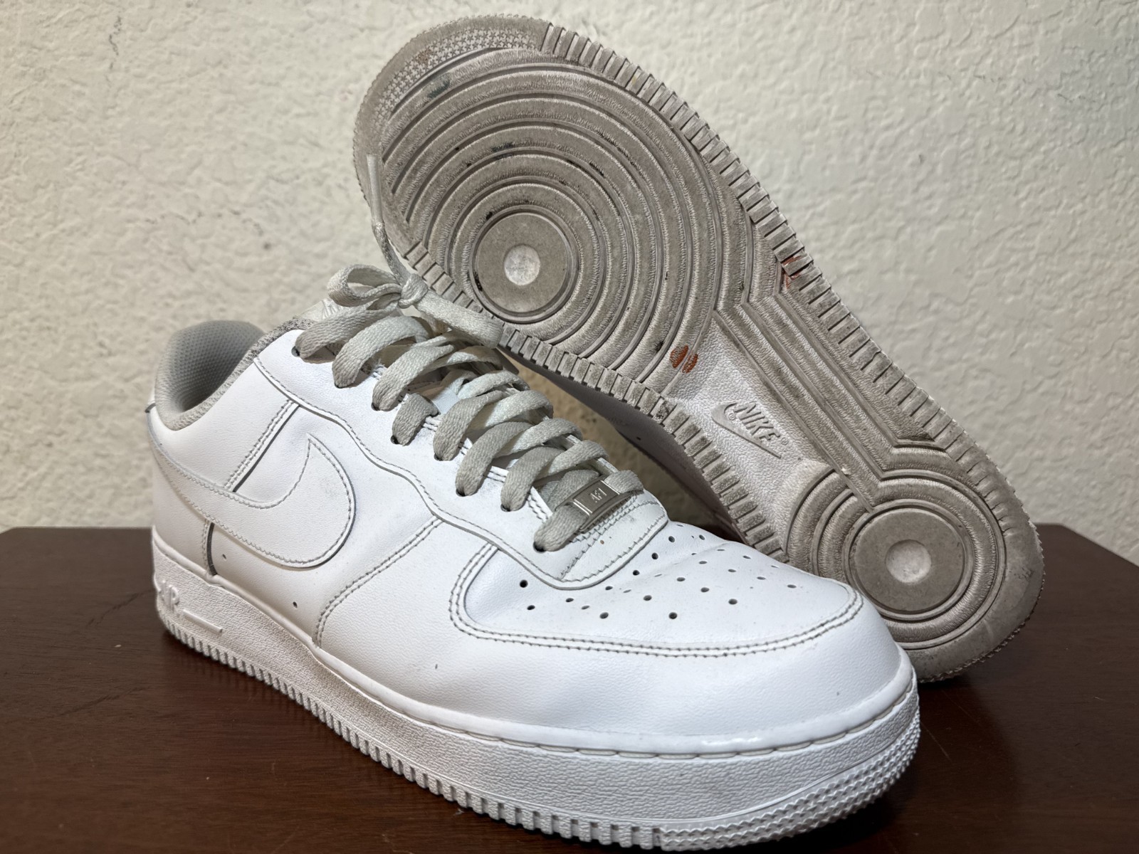 nike air force 1 '07 low mens size 10.5 white athletic lifestyle shoes sneakers nike air force 1 '07 low mens size 10.5 white athletic lifestyle shoes sneakers