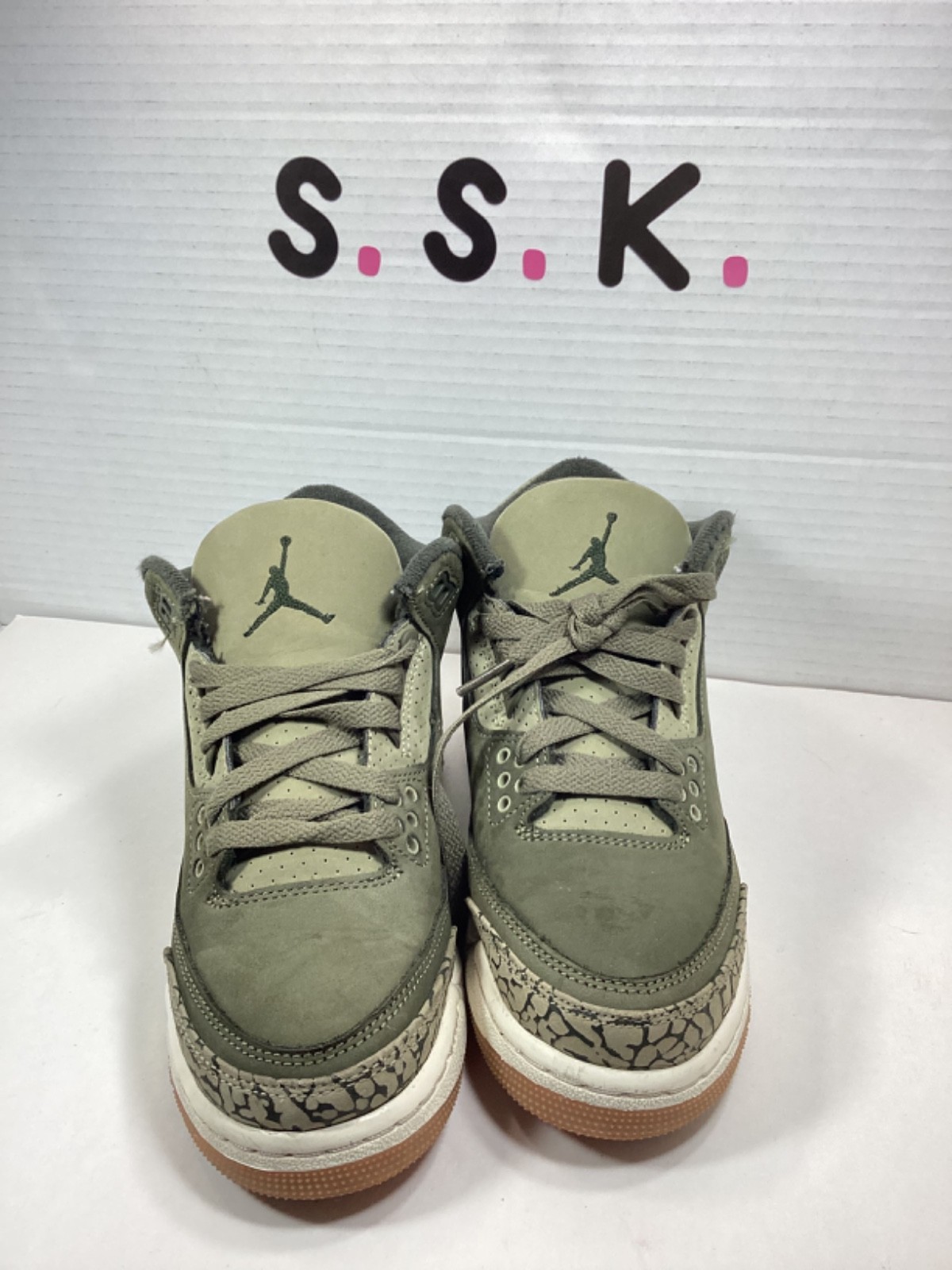 jordan 3 retro family affair olive green gs/youth size 3.5y jordan 3 retro family affair olive green gs/youth size 3.5y