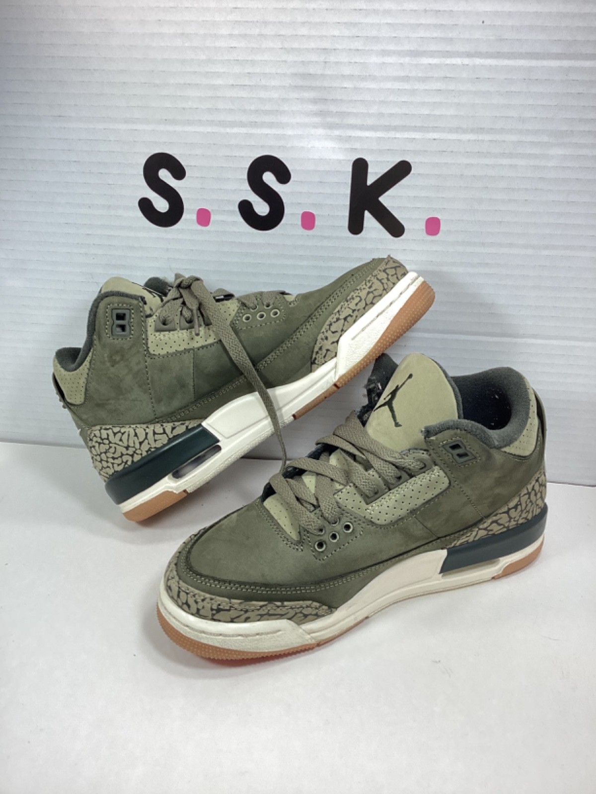 jordan 3 retro family affair olive green gs/youth size 3.5y jordan 3 retro family affair olive green gs/youth size 3.5y