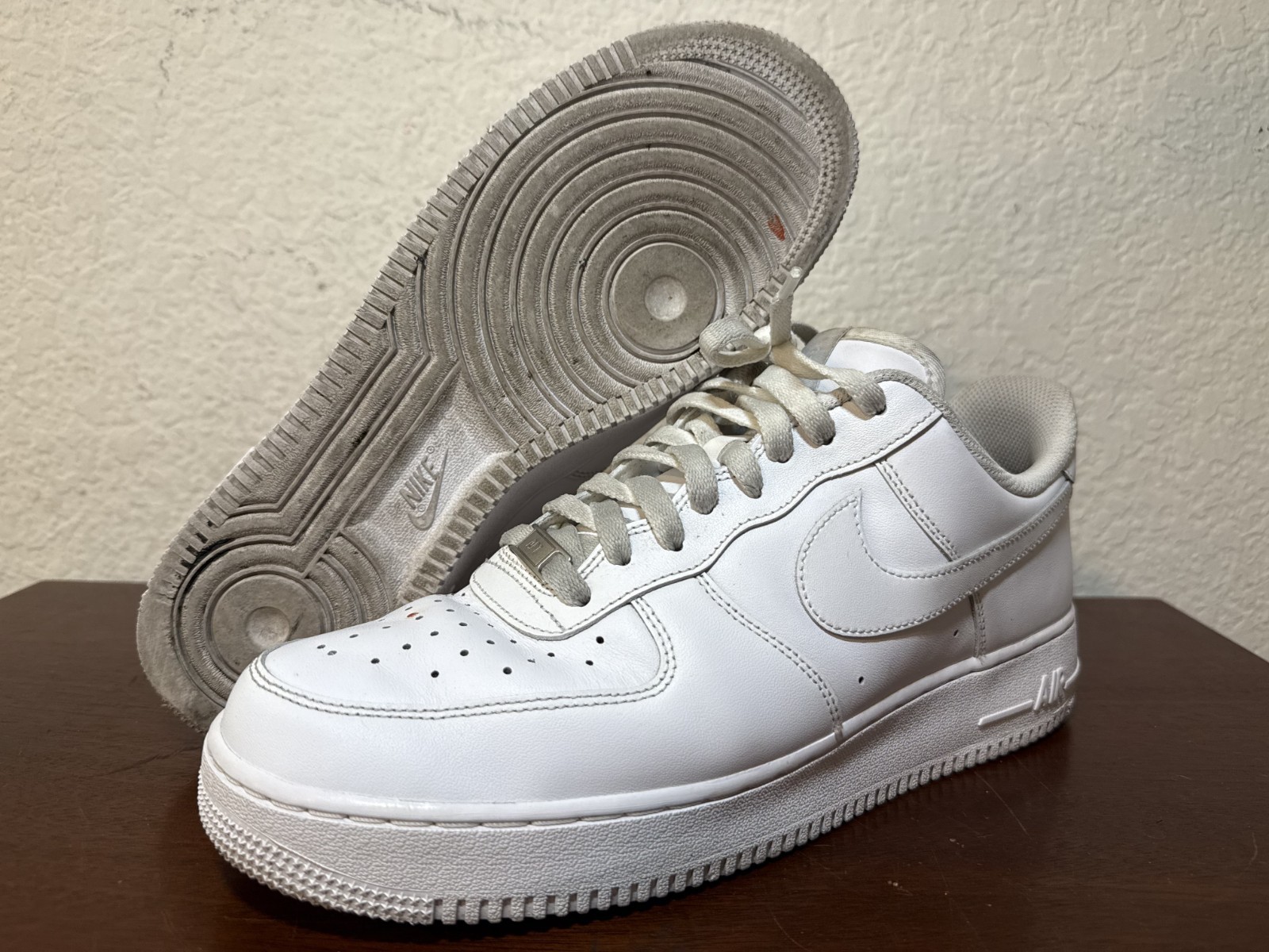 nike air force 1 '07 low mens size 10.5 white athletic lifestyle shoes sneakers nike air force 1 '07 low mens size 10.5 white athletic lifestyle shoes sneakers