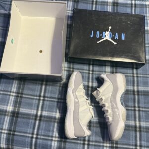 air jordan 11 low cement grey size 10