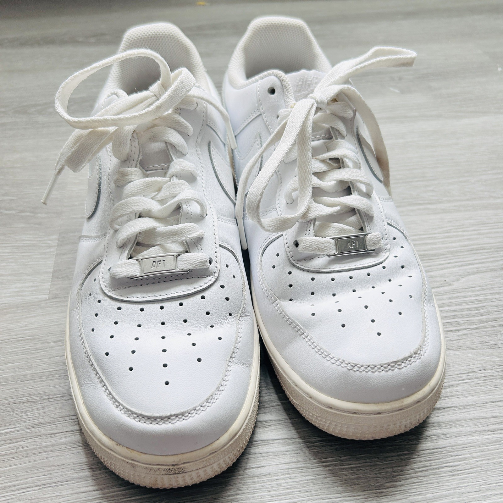 nike air force 1 low – men’s size 9.5 / eu 43 – white – preworn nike air force 1 low – men’s size 9.5 / eu 43 – white – preworn