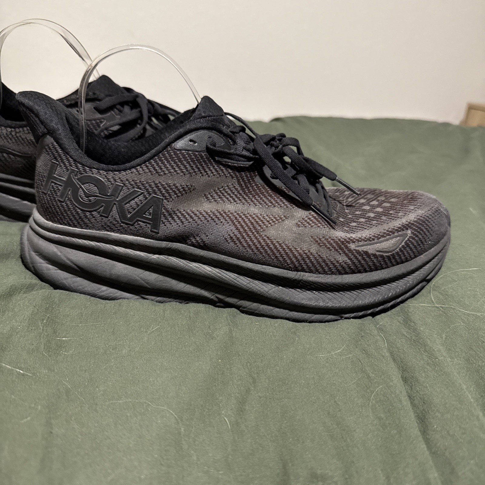 size 10.5d hoka one one hoka clifton 9 triple black size 10.5d hoka one one hoka clifton 9 triple black