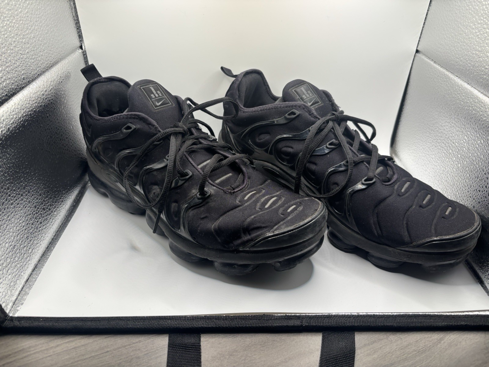 nike air vapormax plus mens 11 black triple black tuned air tn sneakers nike air vapormax plus mens 11 black triple black tuned air tn sneakers