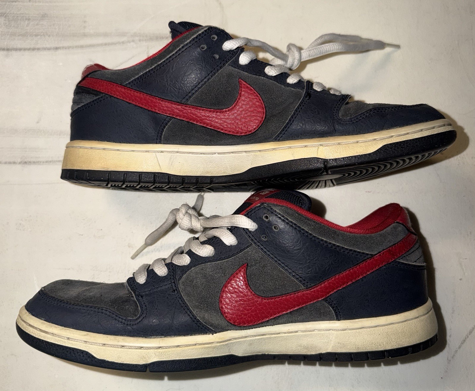 nike sb dunk low pro dark obsidian gym red used size 9.5 men 11 wmn 304292 461 nike sb dunk low pro dark obsidian gym red used size 9.5 men 11 wmn 304292 461