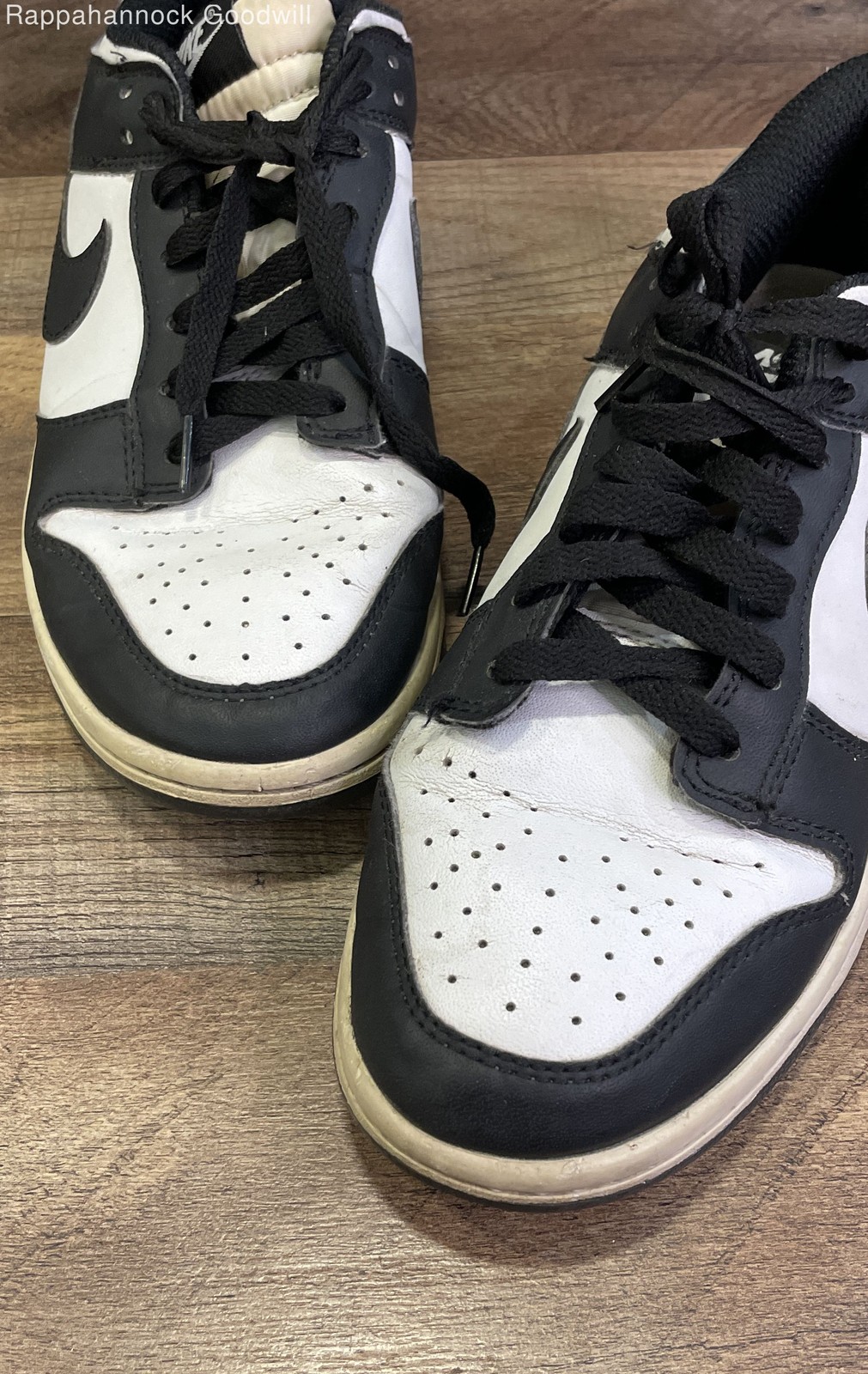 nike dunk low retro white black panda sneakers size 7 nike dunk low retro white black panda sneakers size 7