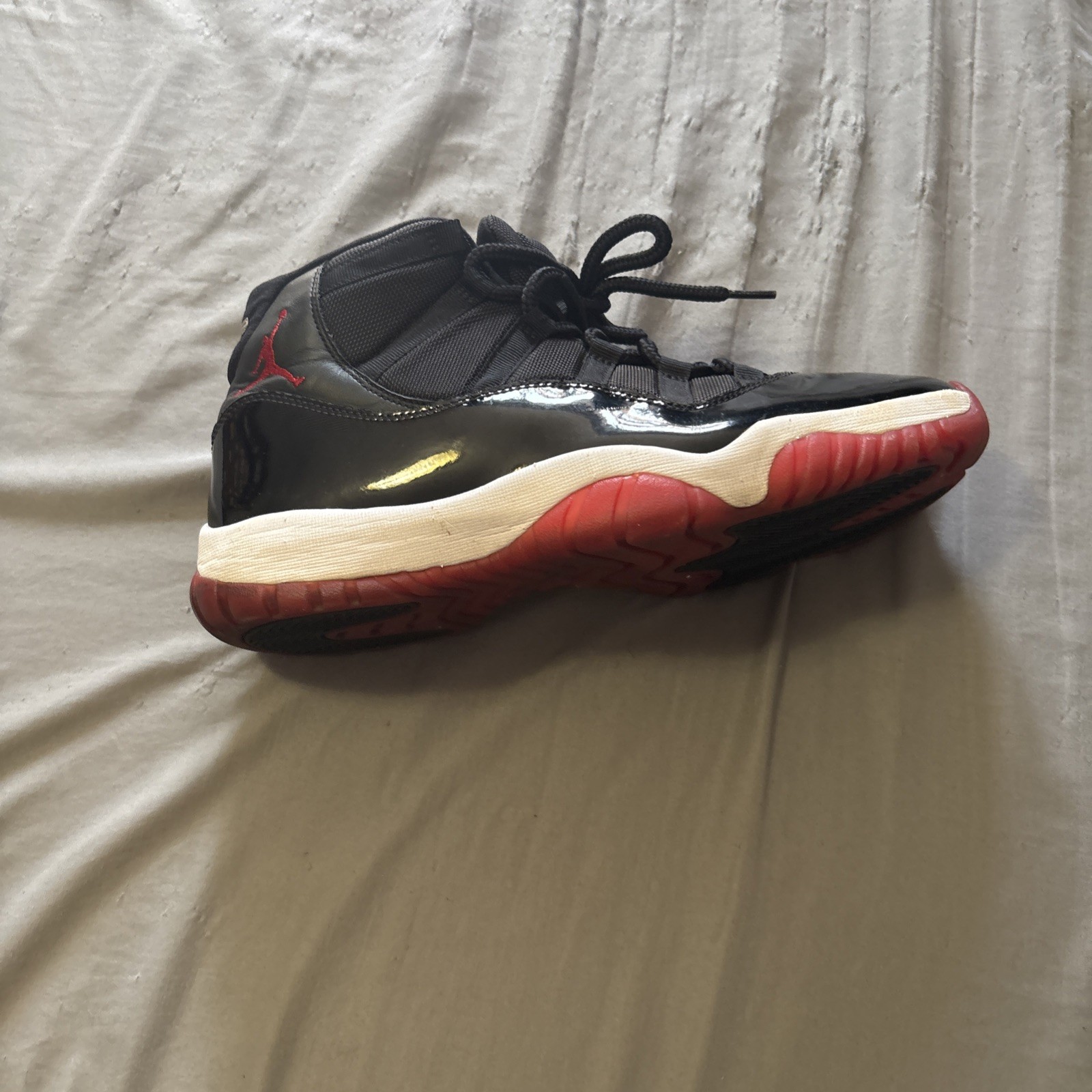 right shoe only jordan 11 retro air jordan bred 2019 sneaker size 11 right shoe only jordan 11 retro air jordan bred 2019 sneaker size 11