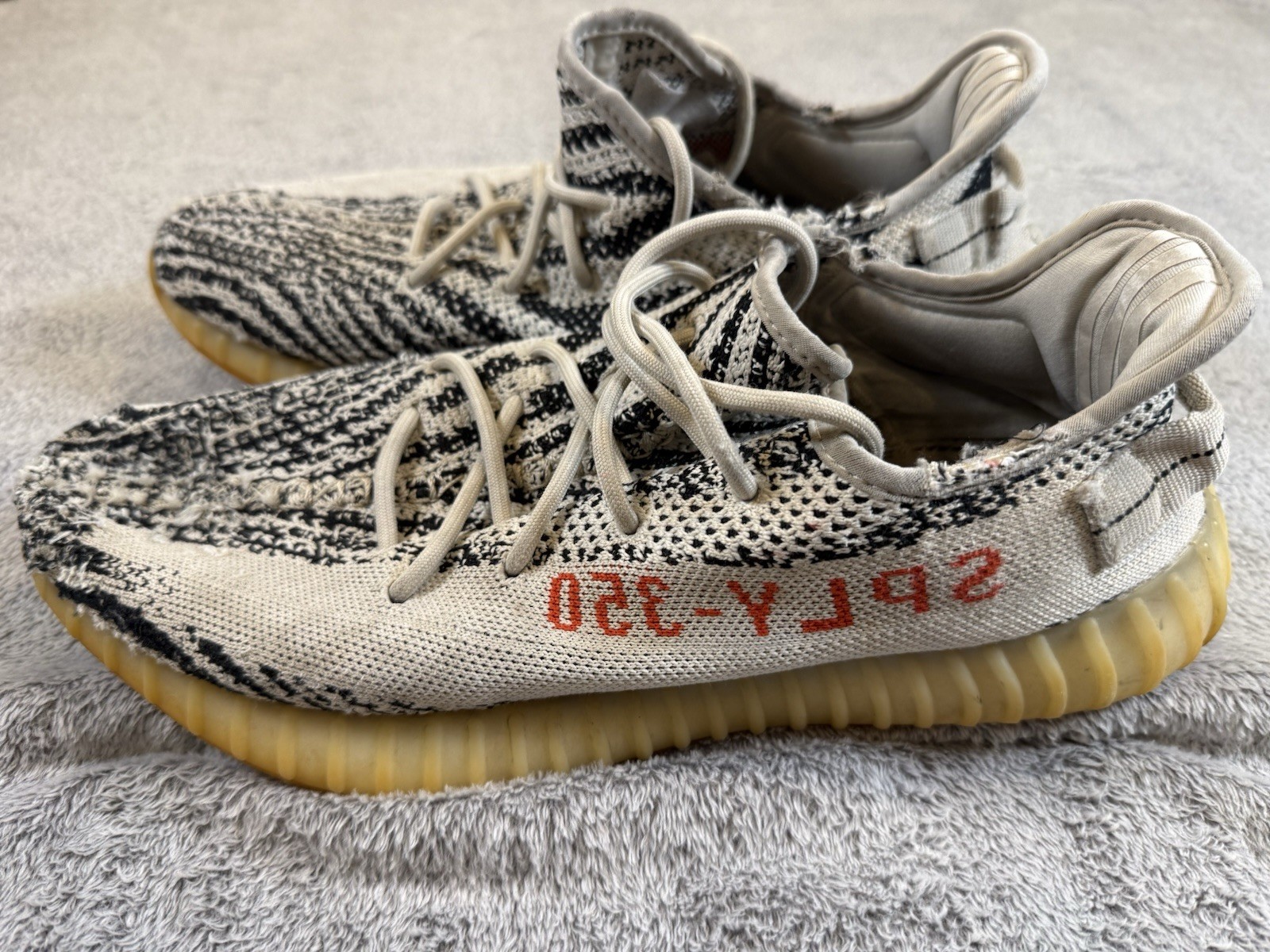 adidas yeezy boost 350 v2 zebra, size 12, heavily used/poor condition adidas yeezy boost 350 v2 zebra, size 12, heavily used/poor condition