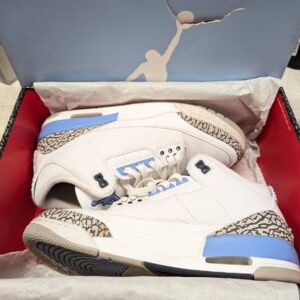 air jordan 3 retro 'unc' ct8532 104 size 10.5 with box