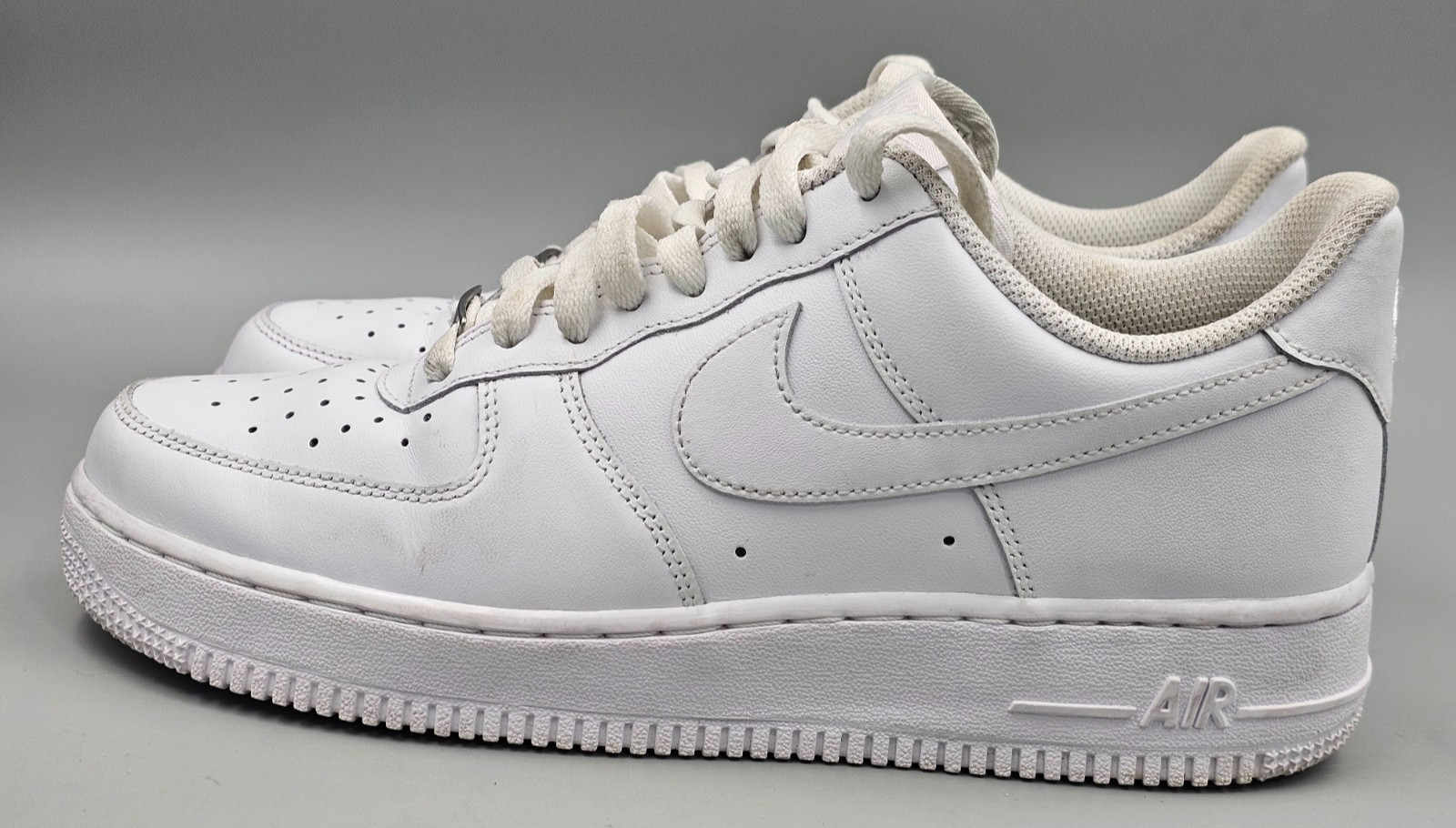 nike air force 1 '07 low triple white lace up sneakers shoes cw2288 111 men's 8 nike air force 1 '07 low triple white lace up sneakers shoes cw2288 111 men's 8