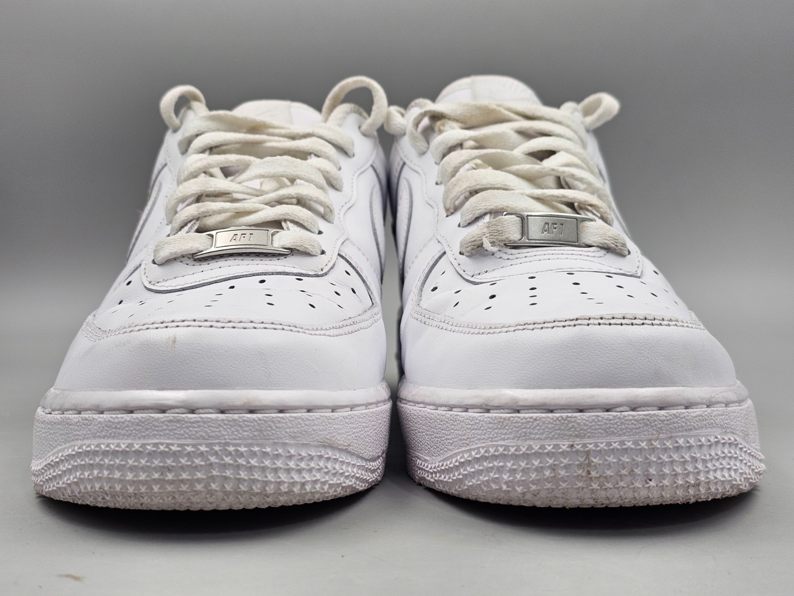 nike air force 1 '07 low triple white lace up sneakers shoes cw2288 111 men's 8 nike air force 1 '07 low triple white lace up sneakers shoes cw2288 111 men's 8