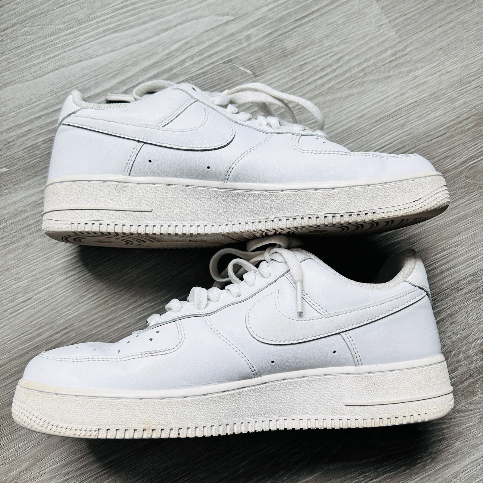 nike air force 1 low – men’s size 9.5 / eu 43 – white – preworn nike air force 1 low – men’s size 9.5 / eu 43 – white – preworn