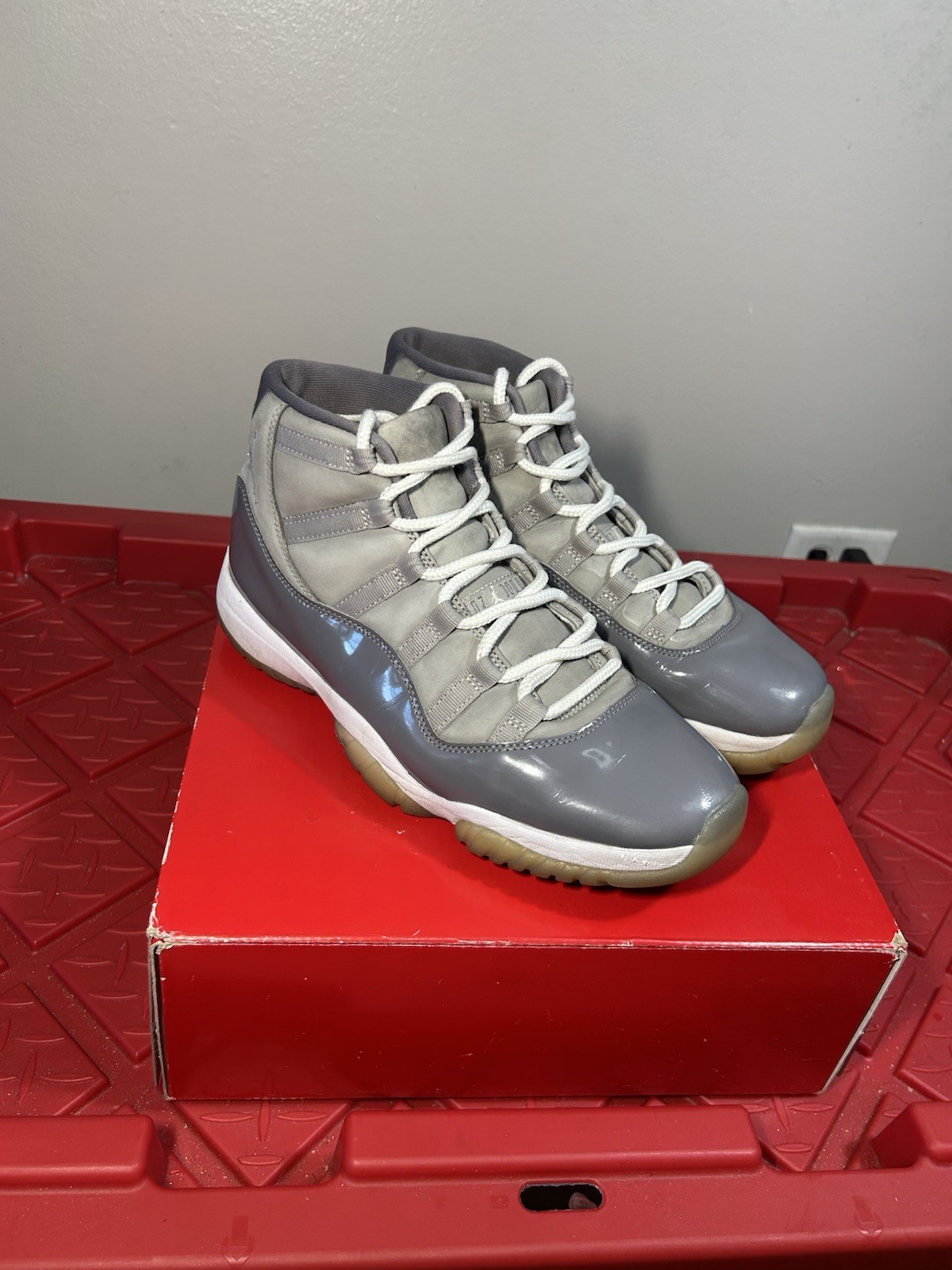 air jordan 11 “cool grey” men’s size 10.5 leather high top sneakers 2021 used air jordan 11 “cool grey” men’s size 10.5 leather high top sneakers 2021 used
