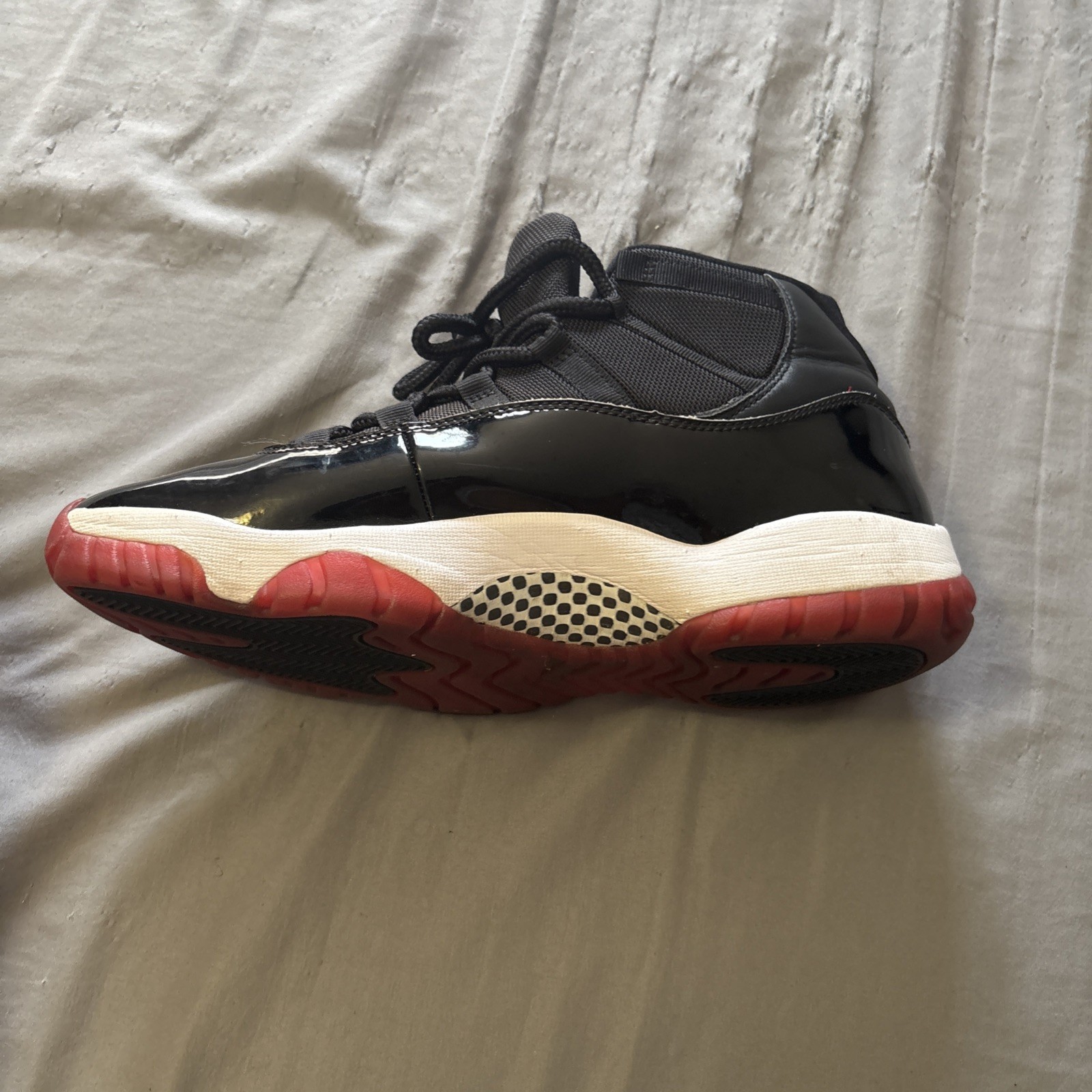 right shoe only jordan 11 retro air jordan bred 2019 sneaker size 11 right shoe only jordan 11 retro air jordan bred 2019 sneaker size 11