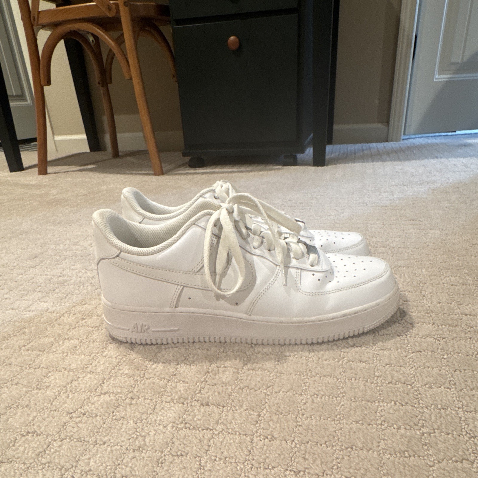 nike air force 1 low top men’s white lace up solid athletic sneakers nike air force 1 low top men’s white lace up solid athletic sneakers