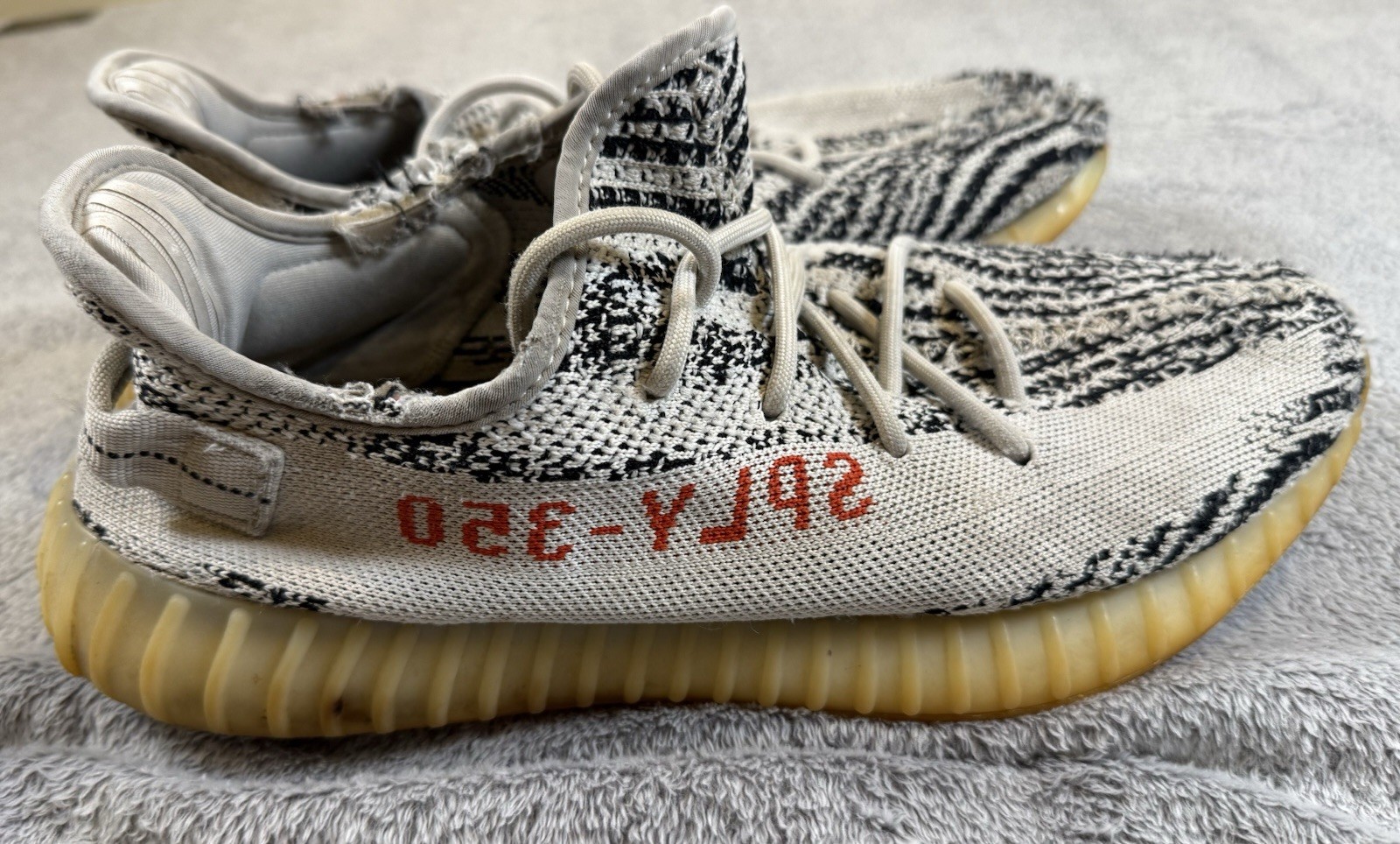 adidas yeezy boost 350 v2 zebra, size 12, heavily used/poor condition adidas yeezy boost 350 v2 zebra, size 12, heavily used/poor condition