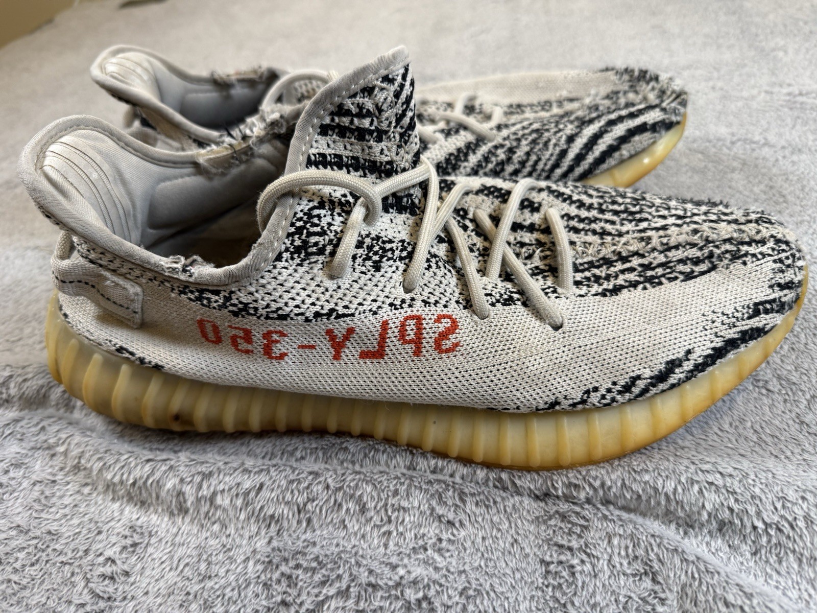 adidas yeezy boost 350 v2 zebra, size 12, heavily used/poor condition adidas yeezy boost 350 v2 zebra, size 12, heavily used/poor condition