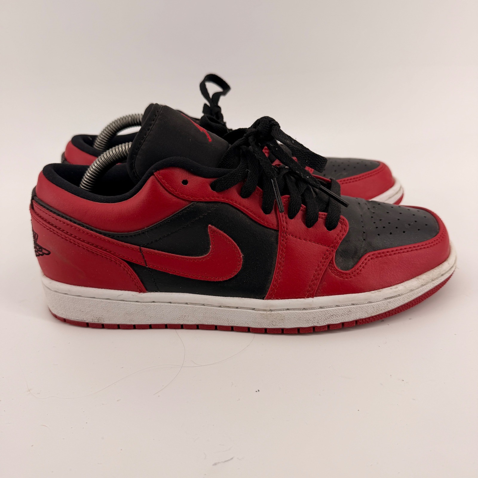 jordan air jordan 1 low mens size 9 red black bred toe sneakers 553558 606 jordan air jordan 1 low mens size 9 red black bred toe sneakers 553558 606