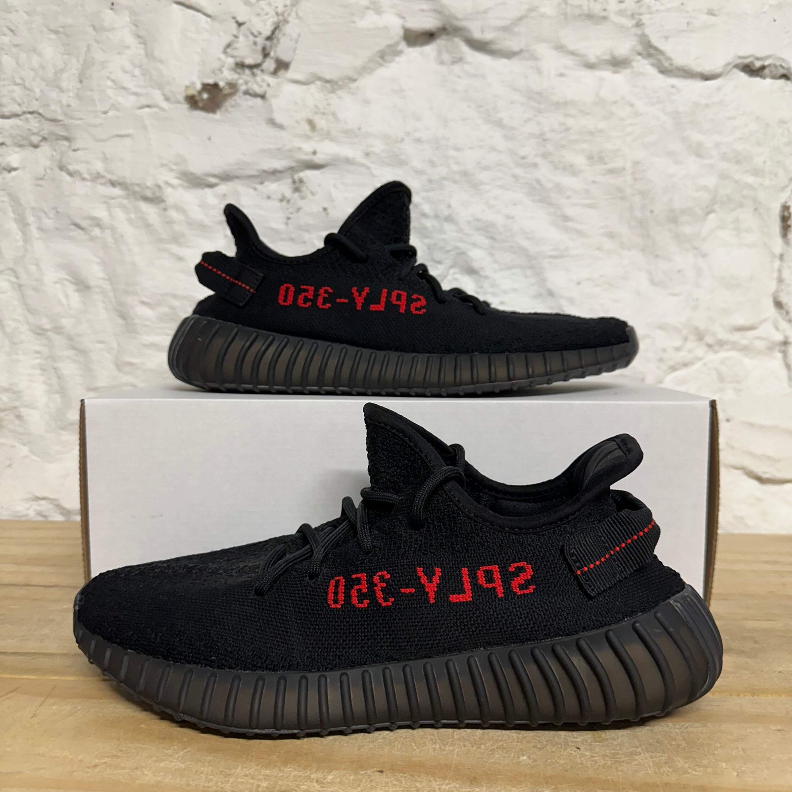 adidas yeezy boost 350 v2 'bred' men's size 9 pre owned sneakers cp9652 adidas yeezy boost 350 v2 'bred' men's size 9 pre owned sneakers cp9652