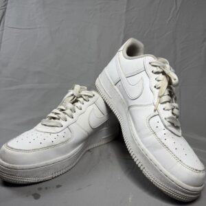 size 9 nike air force 1 '07 low triple white