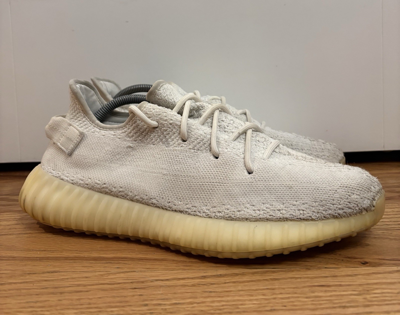 adidas yeezy boost 350 v2 cream white triple white sneakers shoes men’s 10 us adidas yeezy boost 350 v2 cream white triple white sneakers shoes men’s 10 us