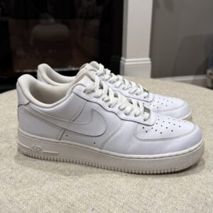 nike air force 1 '07 low triple white men size 9.5