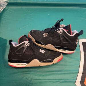 size 10.5 jordan 4 retro og mid bred 2019 used with lace damage see all photos