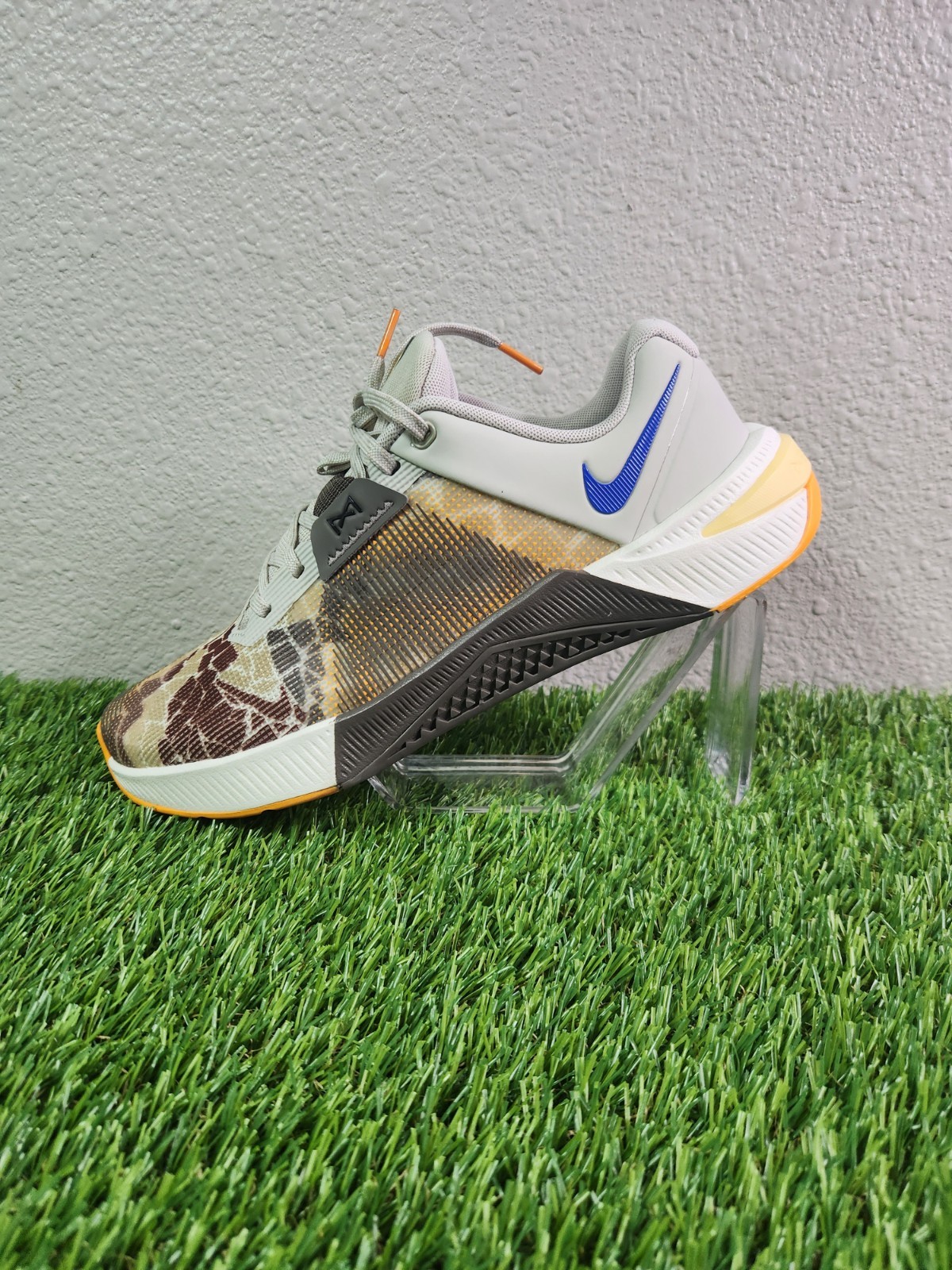 brand new ds nike metcon 10 amp light bone/cave stone/blue hq2615 001 sz 9.5 brand new ds nike metcon 10 amp light bone/cave stone/blue hq2615 001 sz 9.5