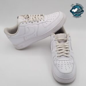 mens size 9.5 nike air force 1 '07 low triple white (cw2288 111)