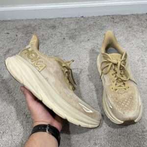 hoka one one clifton 9 men's size 11 d wheat shifting sand 1127895 whf