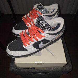 nike sb dunk low tightbooth white preowned size 11