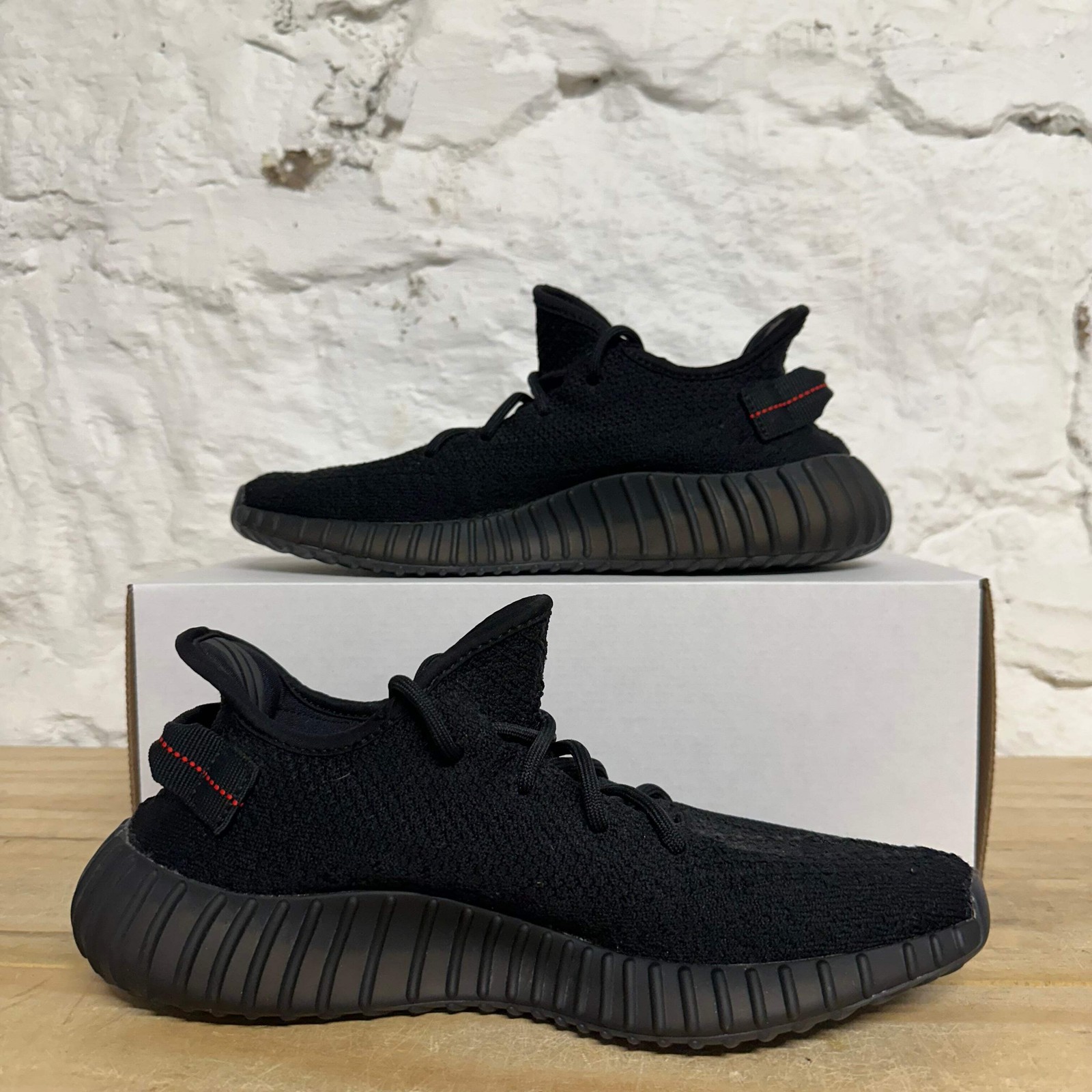 adidas yeezy boost 350 v2 'bred' men's size 9 pre owned sneakers cp9652 adidas yeezy boost 350 v2 'bred' men's size 9 pre owned sneakers cp9652