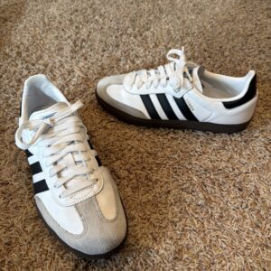 adidas samba sneaker cloud white/core black/gum style #b75806 women’s sz 9